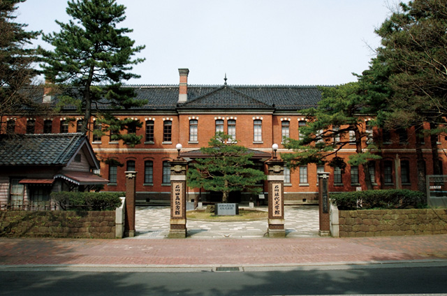 石川四高記念文化交流館（石川四高記念館 / 石川近代文学館）※休館中