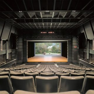 【3月5日(水)〜23日(日)】令和6年能登半島地震復興祈念舞台劇「まつとおね」W主演 吉岡里帆・蓮佛美沙子『能登演劇堂』にて開催！