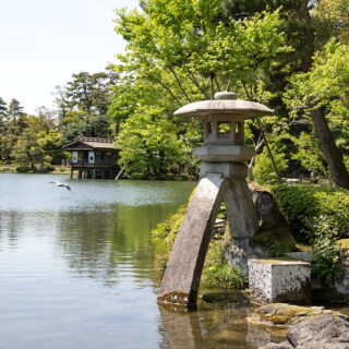 雪見灯籠 琴柱型 溜め込む 2本脚 和風石燈籠 高さ約100cm【石川 