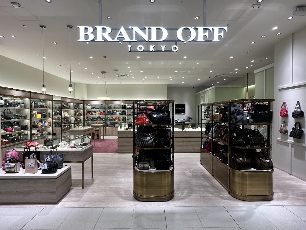 【金沢市】約1000点ものリユースブランド品が揃う『BRAND OFF金沢フォーラス店』。