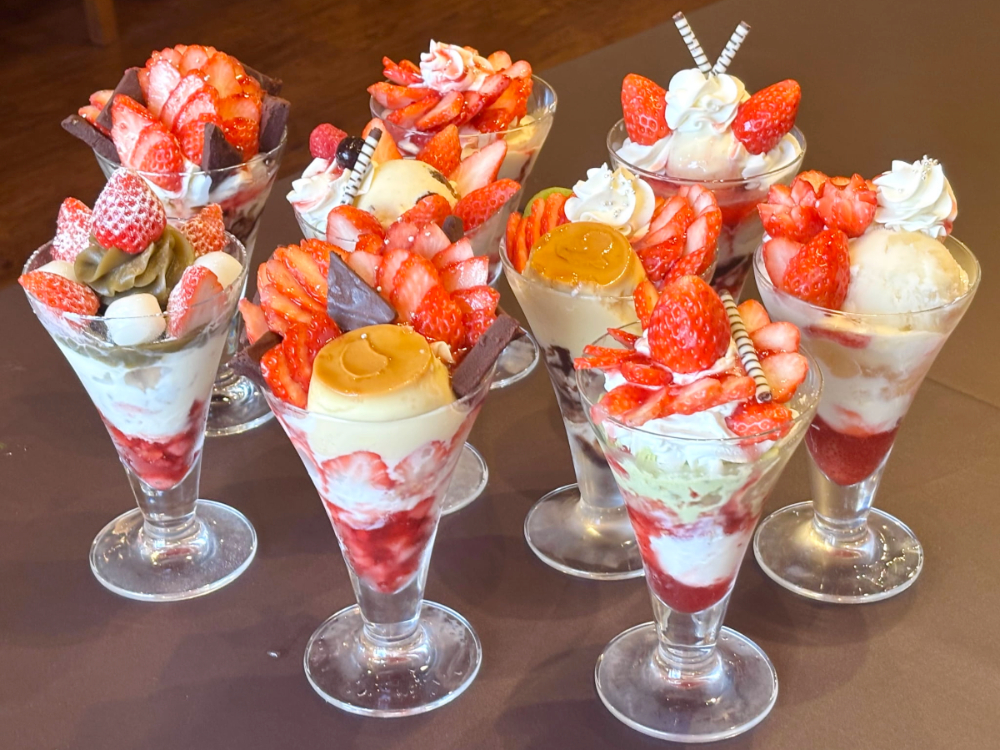 苺好きのわくわくを満たす、『ちむちむ堂』の15種以上のボリューム満点苺パフェ。