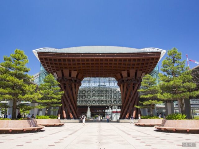 金沢駅（鼓門）