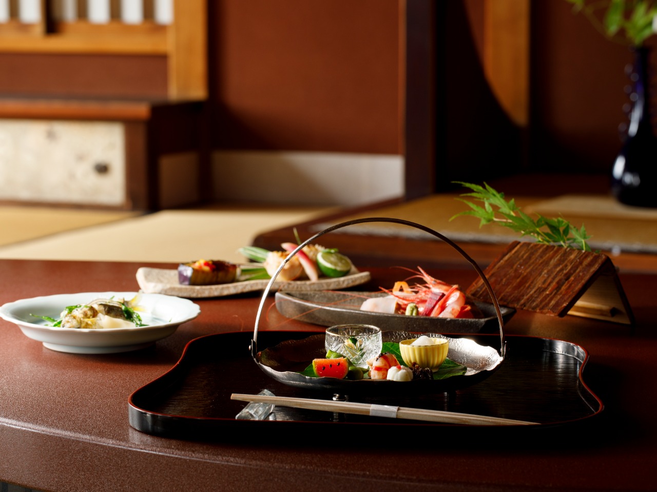 【8/7（金）開催】老舗料亭「つば甚」で、洗練高雅な加賀料理と金沢芸妓の彩を愉しむ。