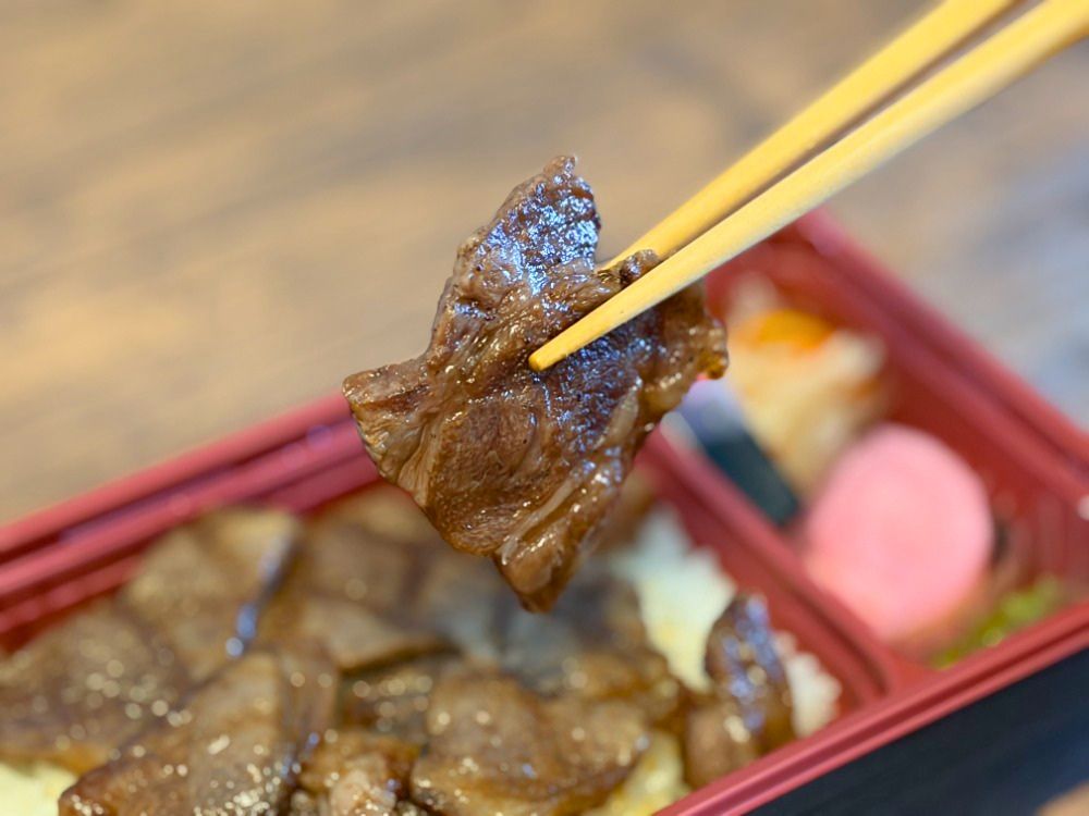 ひゃくまんぞく亭の能登牛焼きたて「極み」弁当（中身）