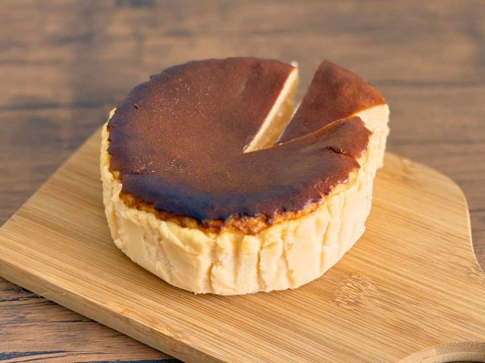 ピソ バイ レスピラシオンのしあわせチーズ（ホールのチーズケーキ）