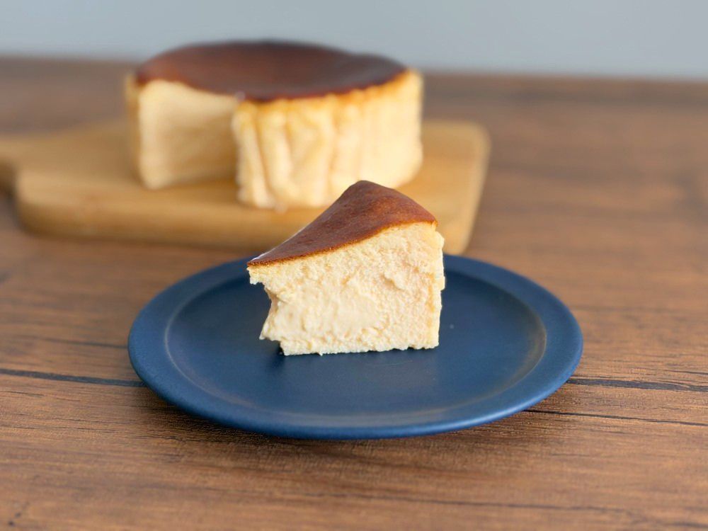 ピソ バイ レスピラシオンのしあわせチーズ（切り分けたチーズケーキ）