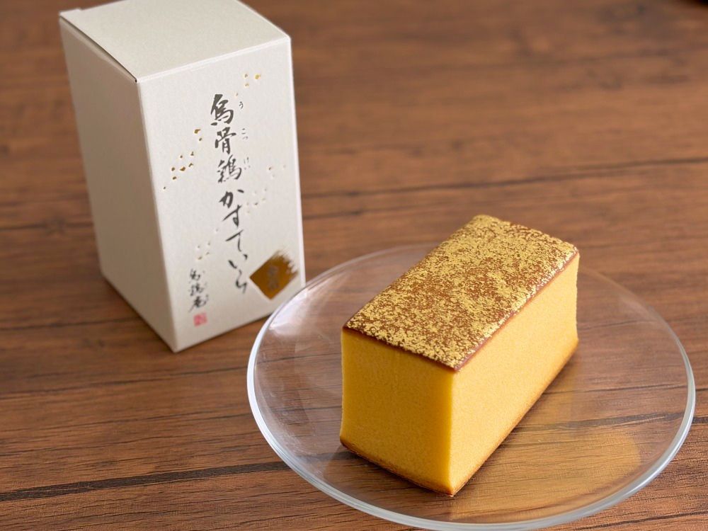 烏骨鶏かすていら2号　箱と中身